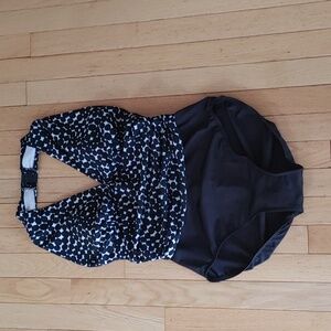 Magicsuit Black & White Polka Dot Halter One-Piece Swimsuit Style 95420 Size 12